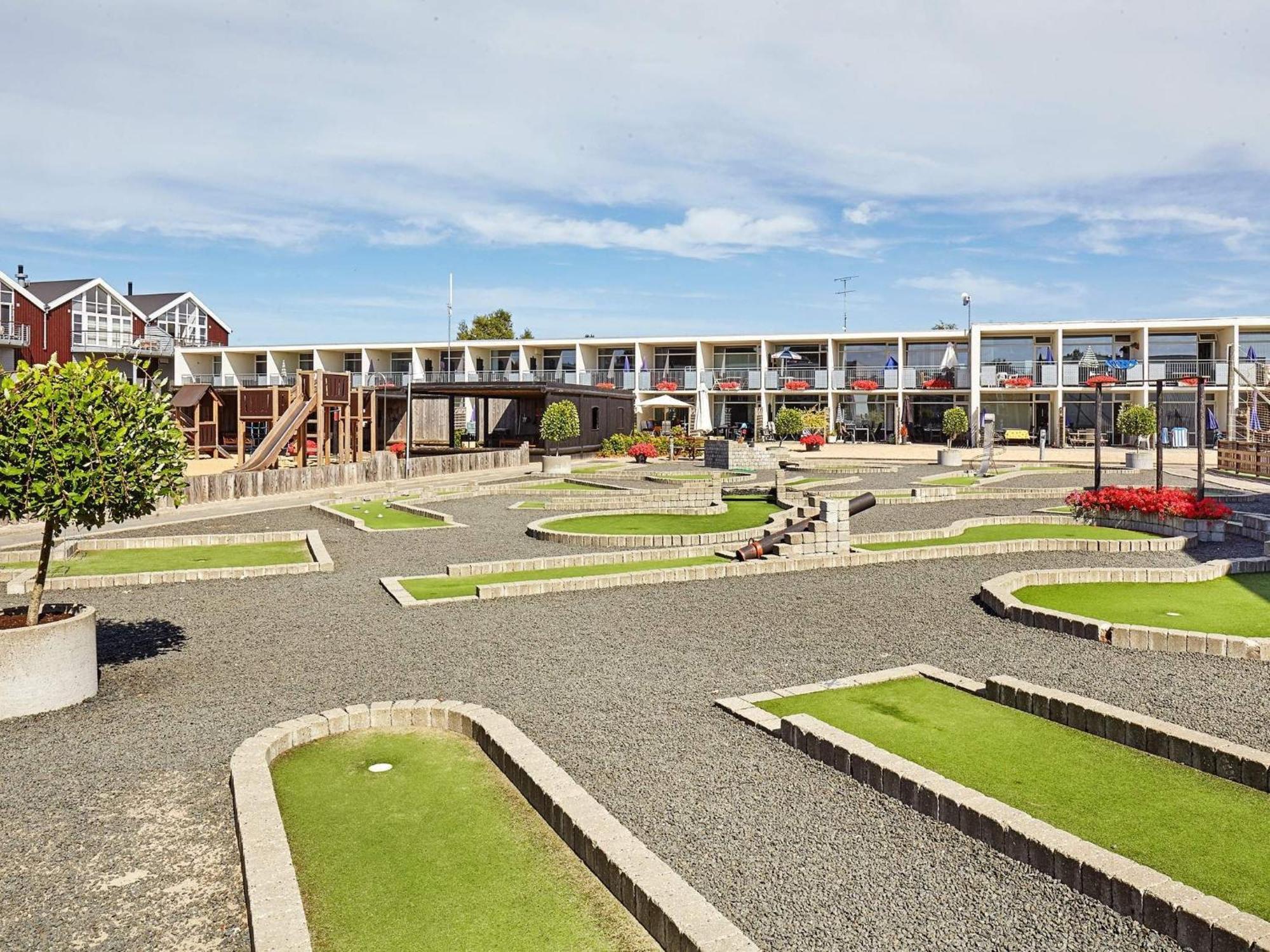 4 Person Holiday Home On A Holiday Park In Glesborg Екстериор снимка